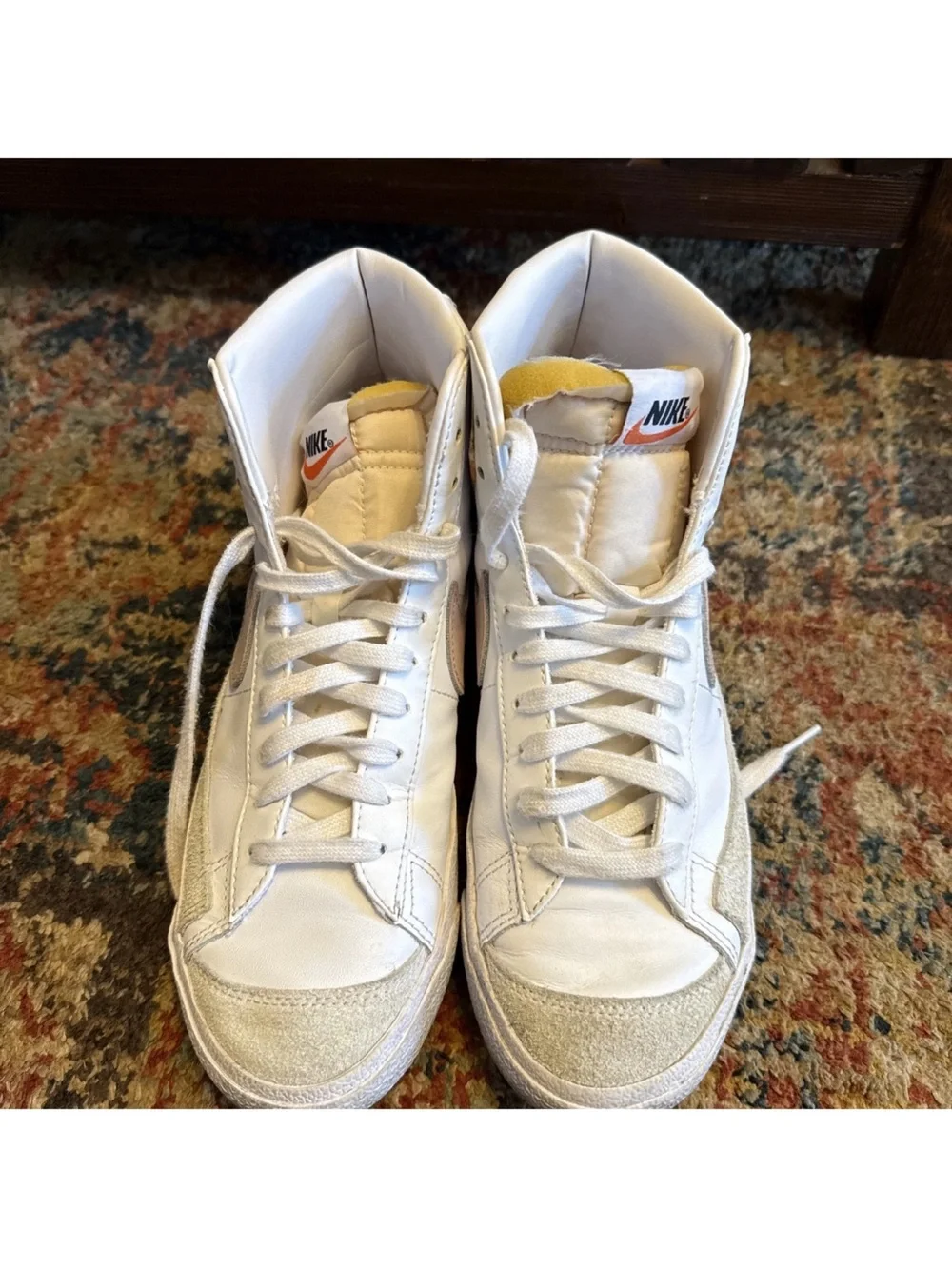 Nike women’s white
